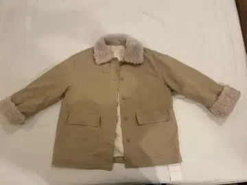 퍼 달린 베이지 자켓