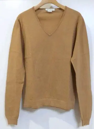 [ JOHN SMEDLEY ] 베이지 V넥 니트