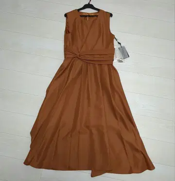 POURVOUS 슬리브리스 롱 원피스 브라운