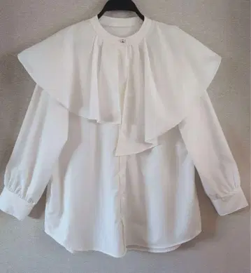 [Re:EDIT] 새상품급 프릴 긴팔 화이트 블라우스