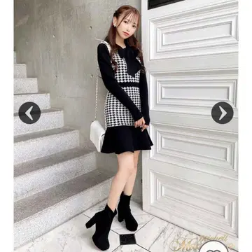 새상품 미셸 마카롱 하운드투스 체크 프릴 니트 원피스