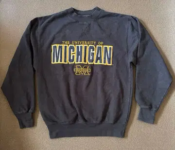 [ Cadre ] 미시간 대학교 칼리지 맨투맨 S 사이즈 네이비 자수