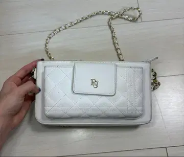 riu 화이트 퀼팅 숄더백
