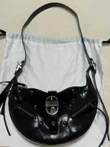 JW PEI 블랙 숄더백