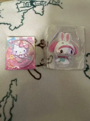 마이멜로디 토끼 피규어와 컴팩트 거울