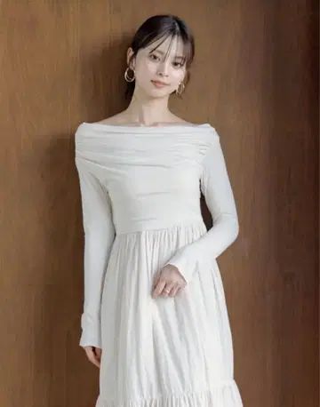 새상품 SNIDEL 아지메 오프숄더 원피스