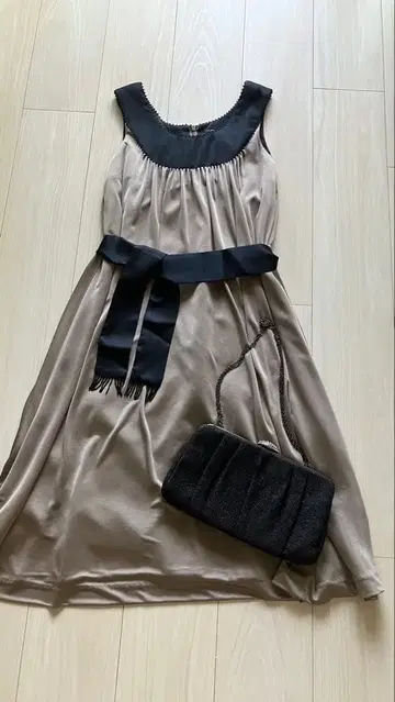 [ SHIPS ] 파티 드레스 슬리브리스 원피스 베이지 일본제