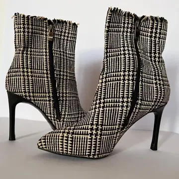 컨디션 최상 MIO 화이트 블랙 체크 무늬 하이힐 부티 230