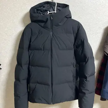 새상품급 UNIQLO 블랙 심리스 다운 자켓 S 사이즈