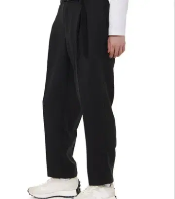 [ 미사용 새상품 ] 뉴발란스 울 라이크 턱 테이퍼드 팬츠