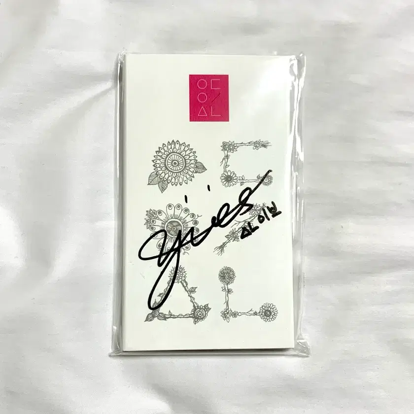 Buy LOONA Signed albums, Rare photocards on Bunjang!