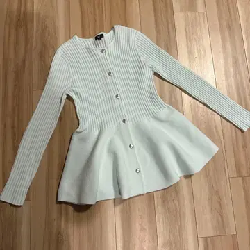 PLST 홀가먼트 페플럼 가디건 스카이블루