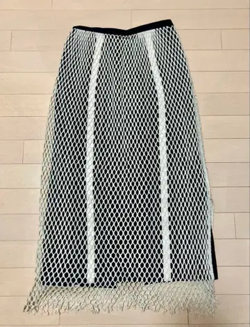 AKANE UTSUNOMIYA 아카네 우츠노미야 넷 편직 롱 스커트