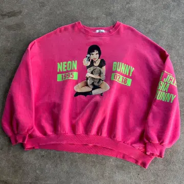 VOLCAN&APHRODITE 크롭 맨투맨 마틸다 패러디