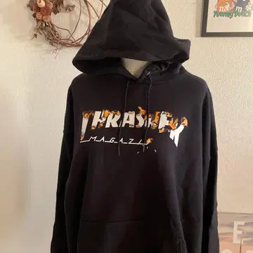 THRASHER 블랙 후드 부착 후드티