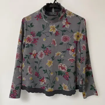 시선당 꽃무늬 터틀넥 긴팔 셔츠 그레이