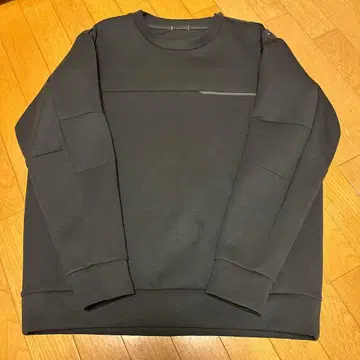 플라스테 다크 그레이 크루넥 트레이닝복