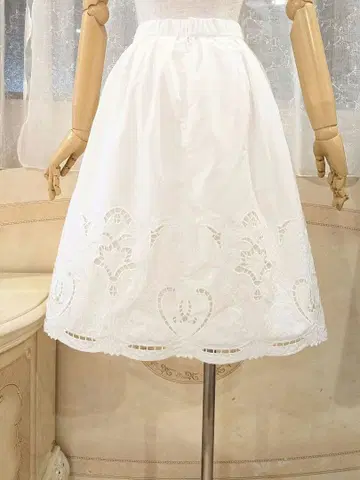 슈퍼 뷰티 플레어 스커트 42 시스루 자수 화이트