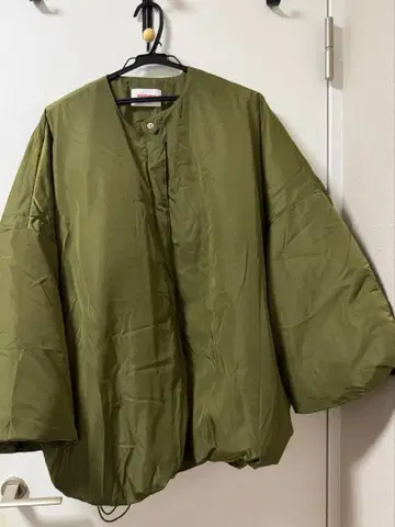 올리브색 충전솜 점퍼