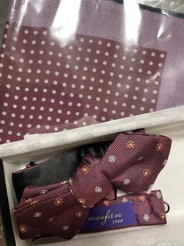 새상품급 보라색 꽃무늬 나비 넥타이와 포켓 치프 실크 100% 관혼상제