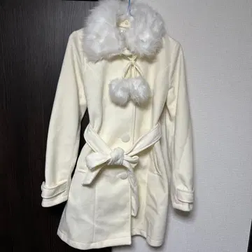 퍼 옷깃 폼폼 포함 화이트 롱 코트