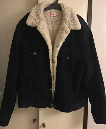 Levi's 다크 블루 데님 자켓 보아 카라 부착