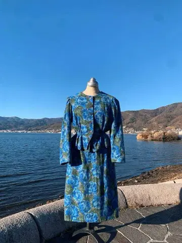 파란 장미 스커트 셋업