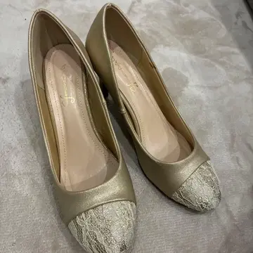 Feminina 골드 레이스 하이힐 펌프스 약간의 흠집이 있습니다