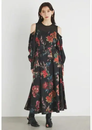 꽃무늬 오프숄더 긴팔 롱 원피스