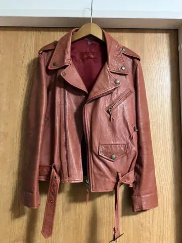 레드 가죽 라이더 자켓