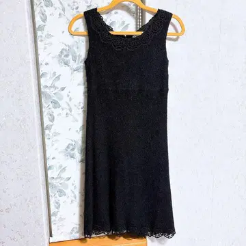 L'EST ROSE 블랙 슬리브리스 원피스