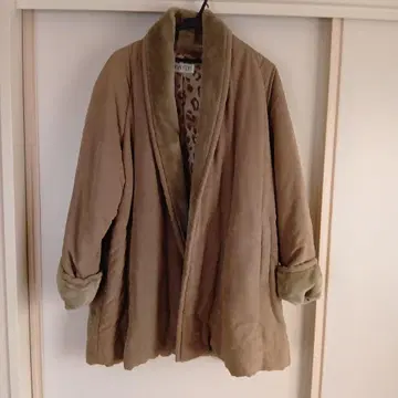 베이지 롱 코트 레오파드 무늬 안감