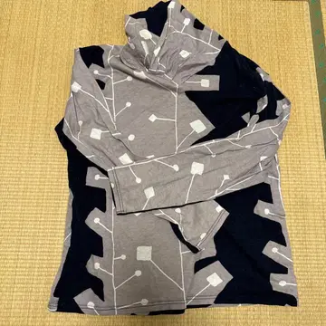 기하학 패턴 긴팔 T셔츠 그레이 네이비