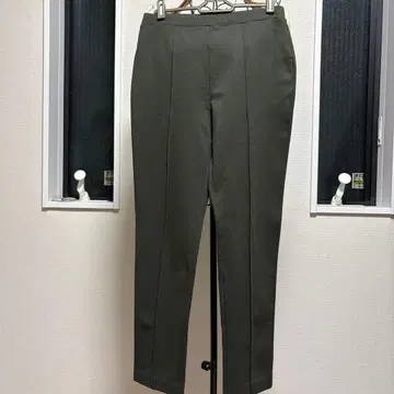 새상품급 P-2 핀턱 슬림 팬츠 카키 L 사이즈