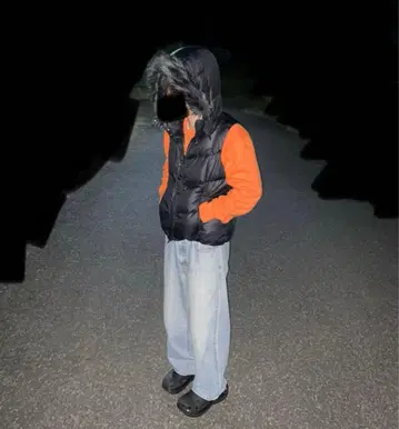 올드 유니클로 프리미엄 다운 베스트 Y2K 그런지 시크 스타일 Opium