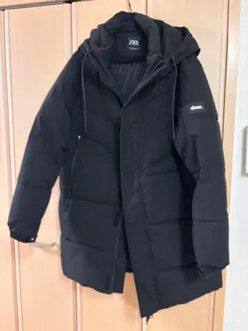 dnwr. 블랙 다운 자켓 후드 부착