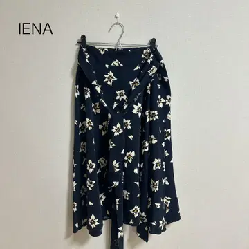 새상품급 IENA 네이비 플라워 프린트 비대칭 플레어 스커트 40