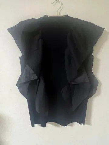 세븐틴 seventen 프릴 슬리브리스 상의 카와히토 미호 블랙