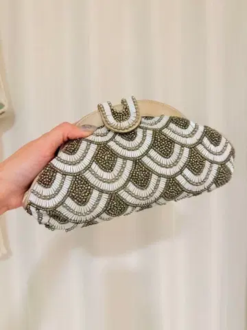 스캘럽 비즈 클러치백