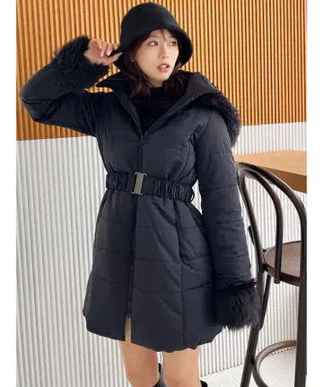 MIIA 벨트 포함 퍼 다운 코트 FREE