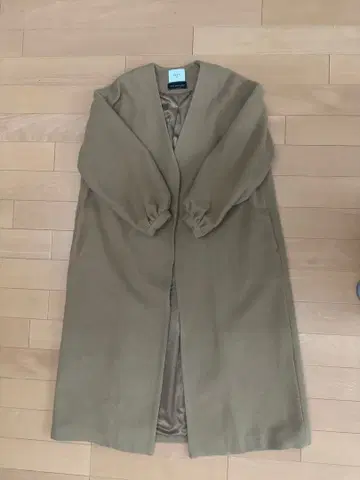 AMERI 베이지 롱 코트