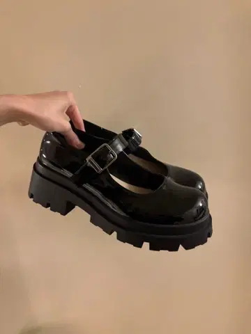 ZARA 블랙 메리 제인 통굽 신발