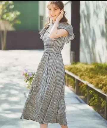 Noela 멜로우 레이스 절개 반팔 원피스