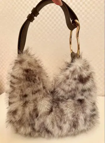 [ LE VERNIS 루 베르니 ] 레오파드 무늬 퍼 백