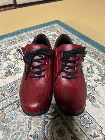 버건디 합성 피혁 스니커즈