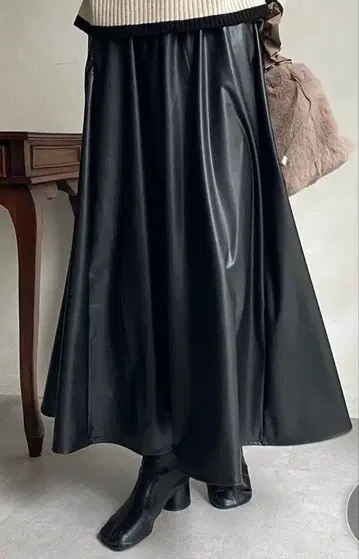 라운지 드레스 가죽 스커트