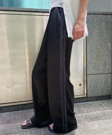 AIC. 아이시 레이스 테이프 새틴 이지 팬츠 블랙