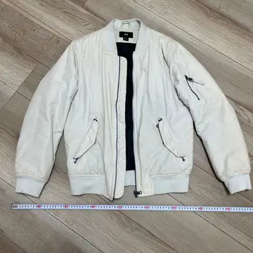 H&M MA-1 스타일 화이트 자켓