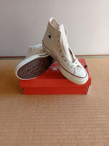 미사용 새상품 별 세 개 척테일러 컨버스 CT70 하이컷