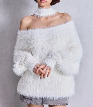 화이트 오프숄더 니트 스웨터